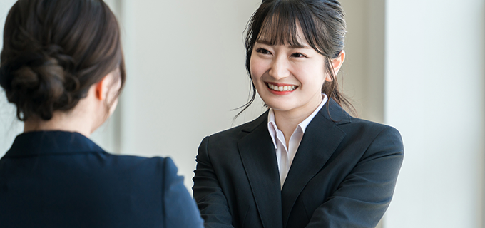 派遣から直接雇用を目指すべき?切り替えの方法やメリット・デメリット、注意点を紹介