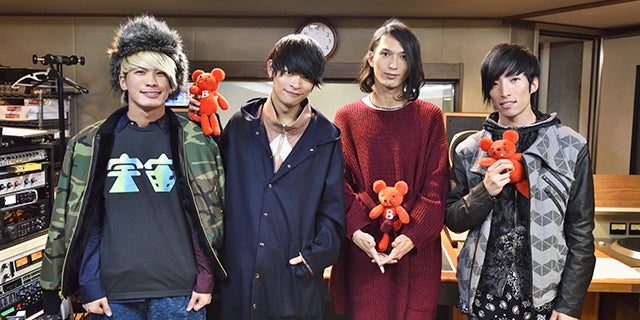 チュ~イチのぬいぐるみとTHE ORAL CIGARETTESのメンバー