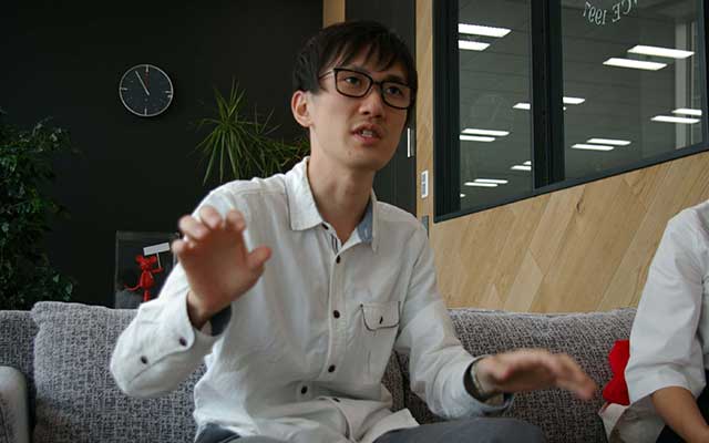 アイディアを話す町田君