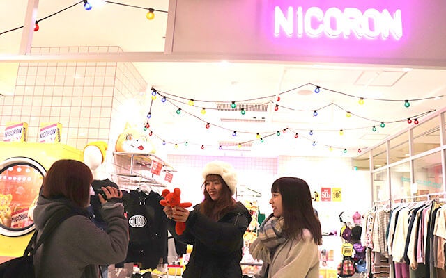 ショップ前のねおさんと山下さん