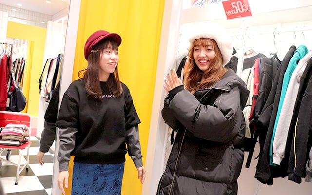 着替え終わった山下さんと拍手するねおさん