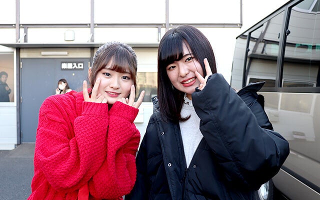 ゆるもちさんと記念撮影する青木さん