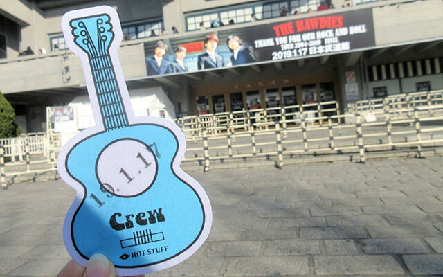 Crew用のステッカーと武道館