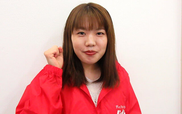 アルバイト前の少し緊張した様子の平峰さん
