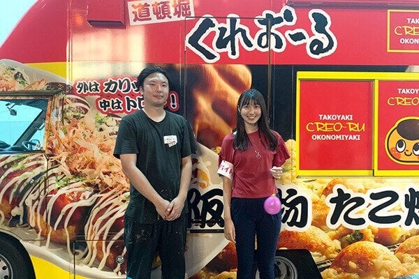 たこ焼き屋さんと多田さんの2ショット