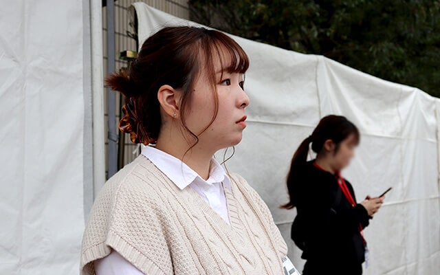 オープニングを見学する長嶋さん