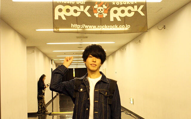 『ROCK×ROCK』BARに向かう様子