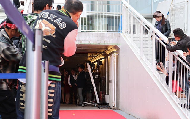 出演者を待つファンの方々
