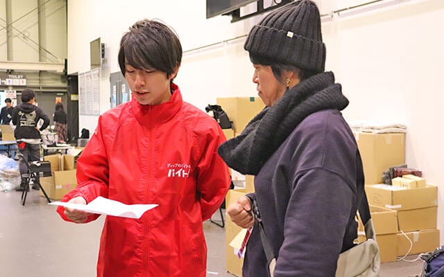 ライブ終了直後の影アナウンスの台本読み合わせ