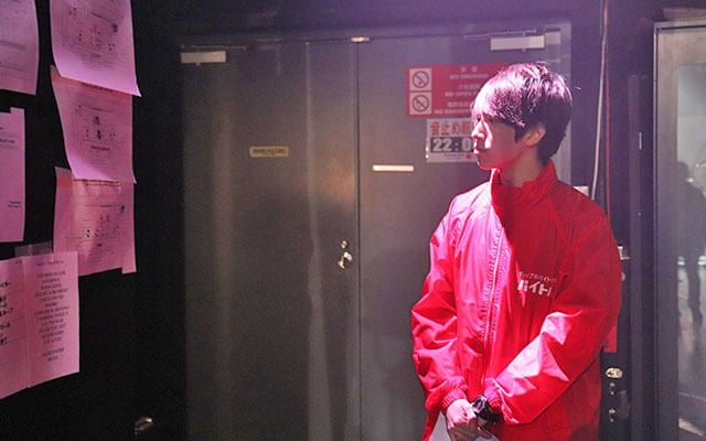 本番直前、真剣な表情の吉岡くん。