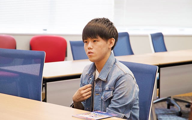 編集部との打ち合わせの様子２