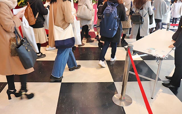 開場、沢山のお客様の来場風景