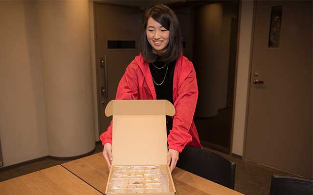サプライズ成功!大人気のナビルークッキー写真