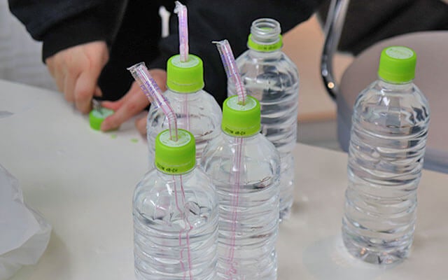 ペットボトルの水を準備