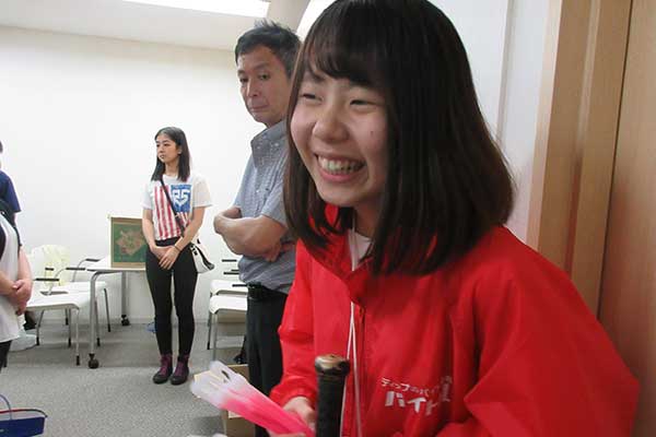 バットを持つ田端さん
