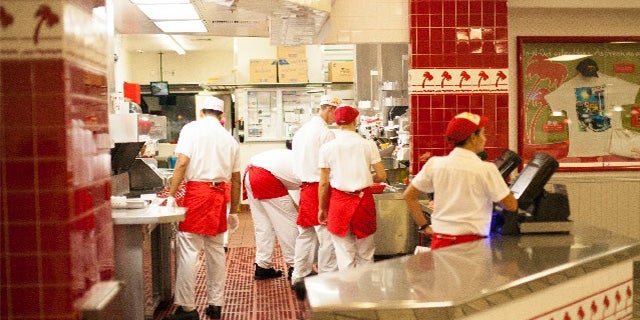 【働き方Q&A】アルバイトの「ヘルプ」ってどういう意味?