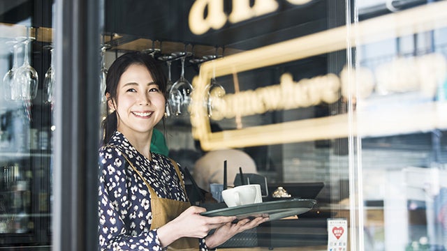 カフェのバイト面接はどのような服装・髪型・身だしなみで行く？