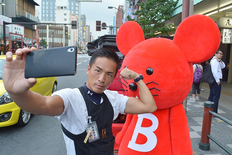 バイチュー、浅草へ:男前な人力車アイドル「東京力車」がご案内