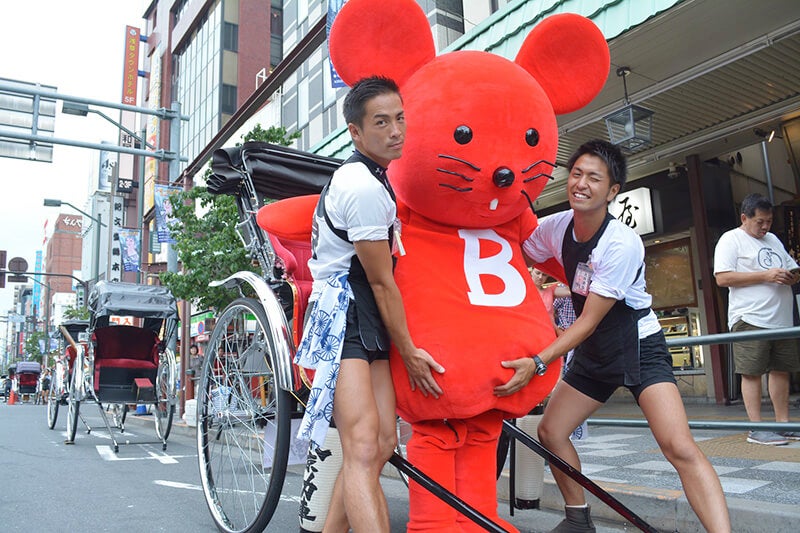バイチュー、浅草へ:男前な人力車アイドル「東京力車」がご案内