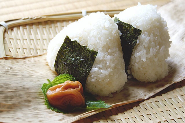 給料日前を「うまい棒」で生き抜く方法