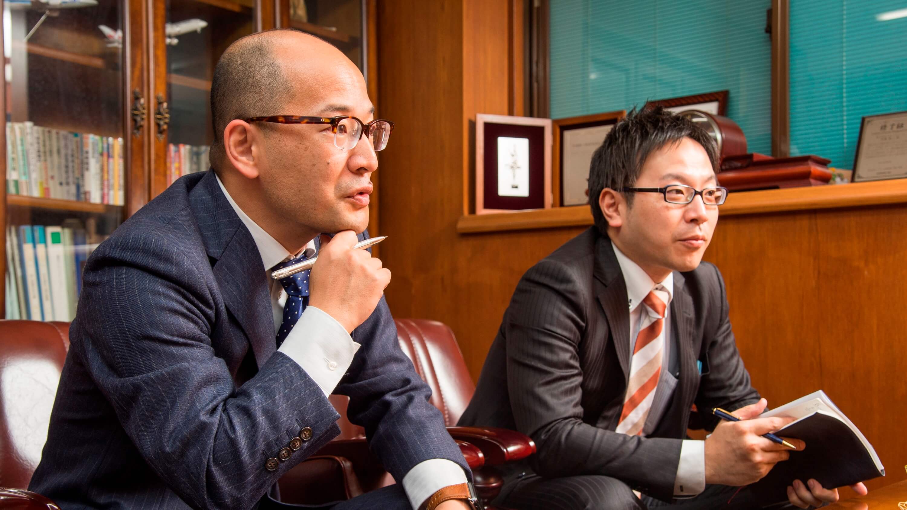 インタビュアー