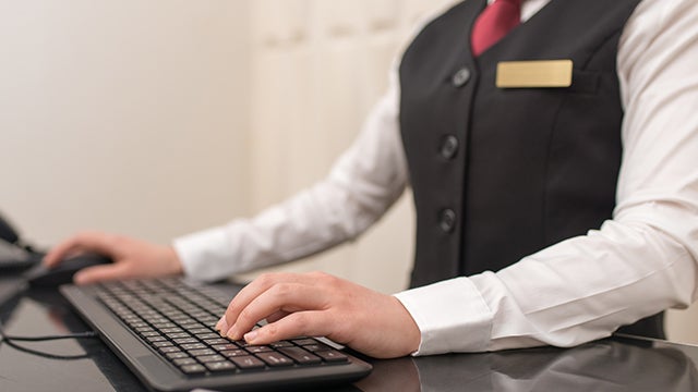 カラオケのバイト面接はどのような服装・髪型・身だしなみで行く?