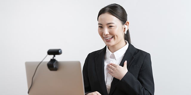 Web面接でイヤホンは必要？マナーや選び方を解説！
