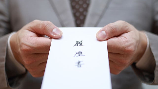 在職中の履歴書の書き方は?職歴欄の書き方や注意点を解説