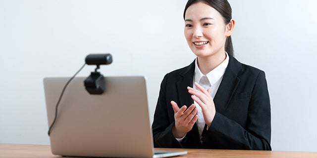 Web面接でもスーツは着なければいけない?服装や身だしなみに関する注意点