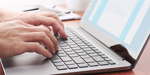 転職の面接終了後のお礼メールは必要 書き方を例文付きで紹介 バイトルマガジン Boms ボムス 転職の面接終了後のお礼メールは必要 書き方を例文付きで紹介 バイトルマガジン Boms ボムス