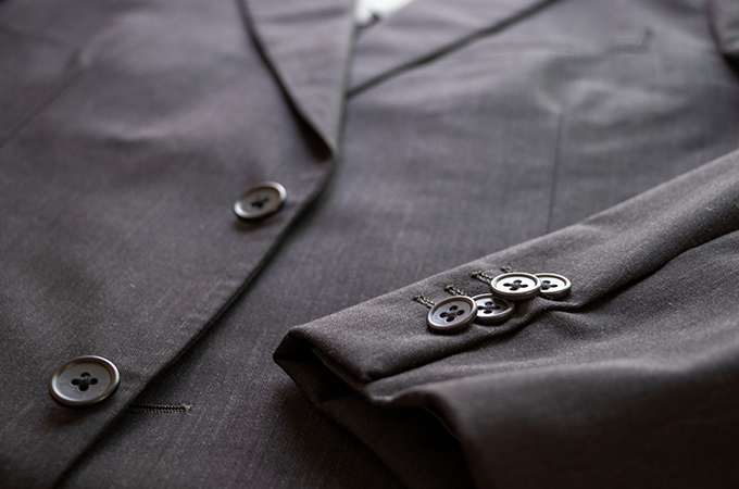 スーツのボタンには細かいルールがある