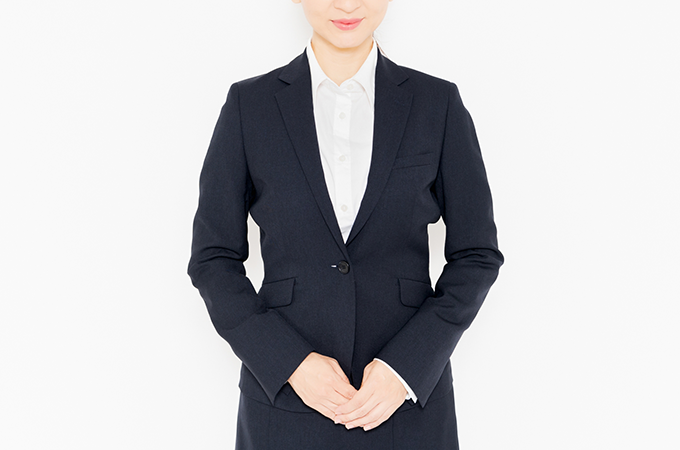 【女性の場合】スーツのボタンに関するマナー