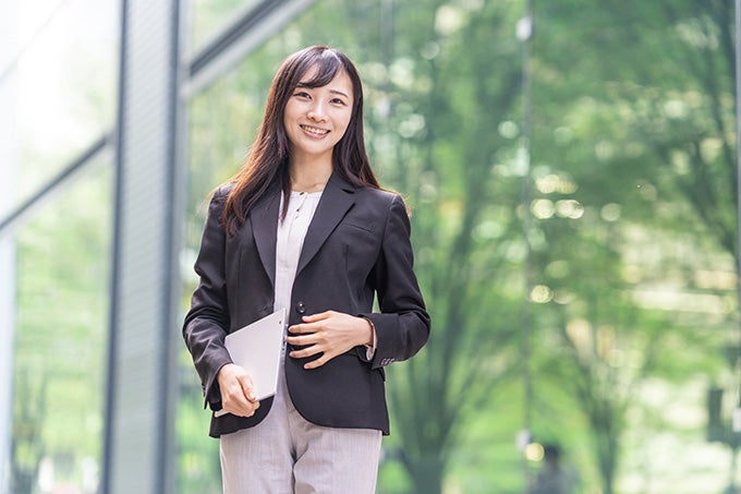 高卒女性を取り巻く就職状況