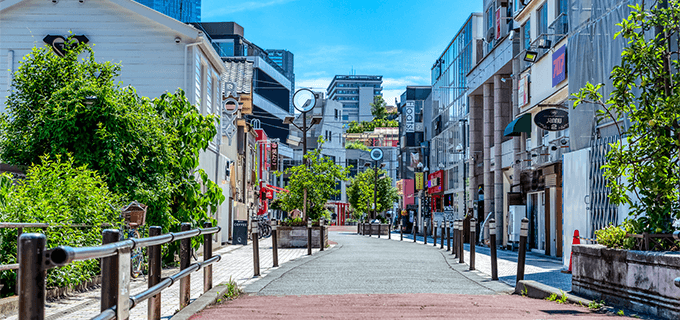 キャットストリート｜飲食店やアパレルショップが並ぶおしゃれな裏路地
