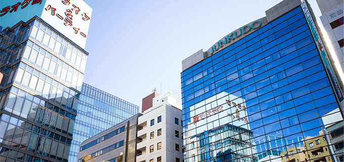 ジュンク堂書店 池袋本店|地下1階から地上9階までの大型書店