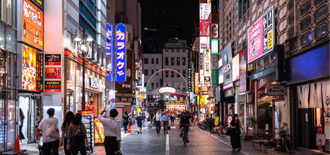 ロマンス通り｜昔ながらの店やおしゃれ居酒屋が並ぶ飲み屋街