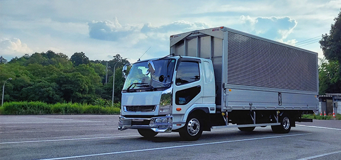 中型トラックの写真