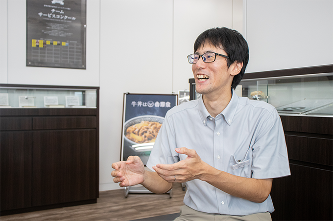 株式会社吉野家 アルバイト採用戦略管理部門 依田 庄平氏のインタビューの様子2