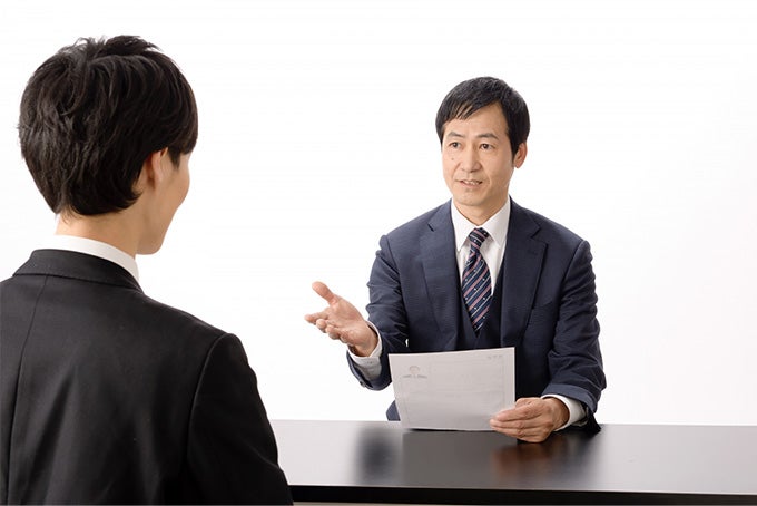 面接本番：適切な言葉遣いと正しい姿勢を意識しよう