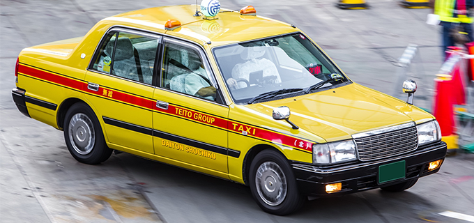 タクシー運転手の年収は高い?ほかのドライバーとの給与差や稼ぐコツを解説