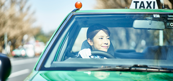 タクシー運転手に必要な二種免許取得は難しい?費用・合格率を徹底解説