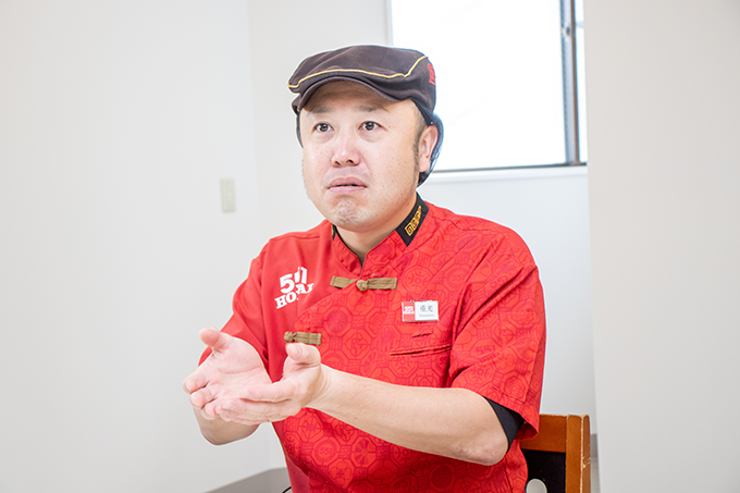 難波・本店 店長 重光 亮兵氏のインタビューの様子