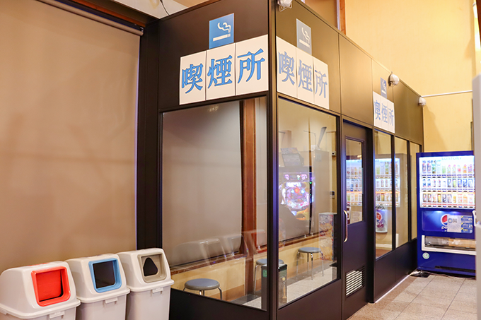 店内に設置された喫煙室