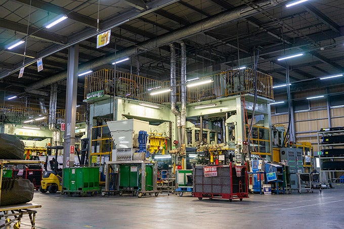 工場は広く機械音が響いている環境ですが、管理者は常に異常事態に駆けつける準備をしているため「呼んでも来ない」なんてことはありませんの写真