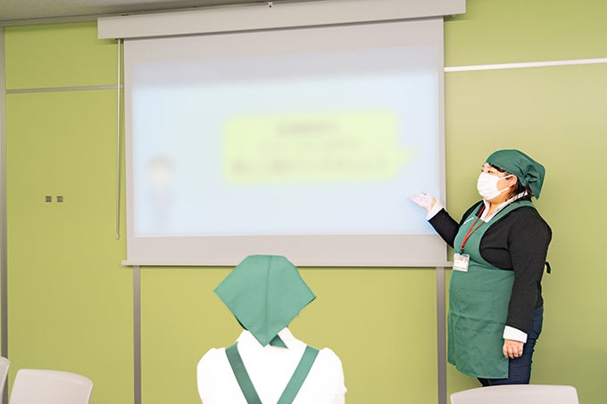 就業規則など、動画を見てひとつずつ学んでいきます