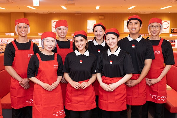 多様な年齢、国籍のスタッフ