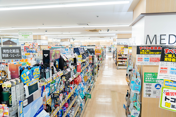 駅前型店舗の内観