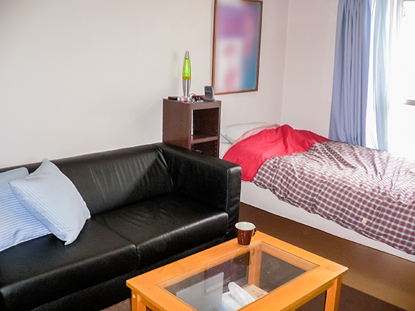 ソファ、テーブル、ポスターなども持ち込み可能