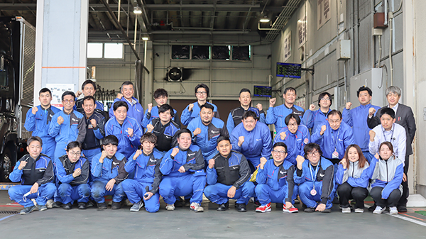 SGモータース 仙台店の皆さんの集合写真