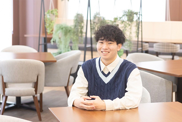 吉野家バイトの接客や新人スタッフの教育でスキルアップできたと語る学生Bさん